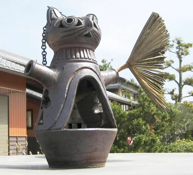 Metal cat figurine at Sawai-san's place at Toyota, Japan